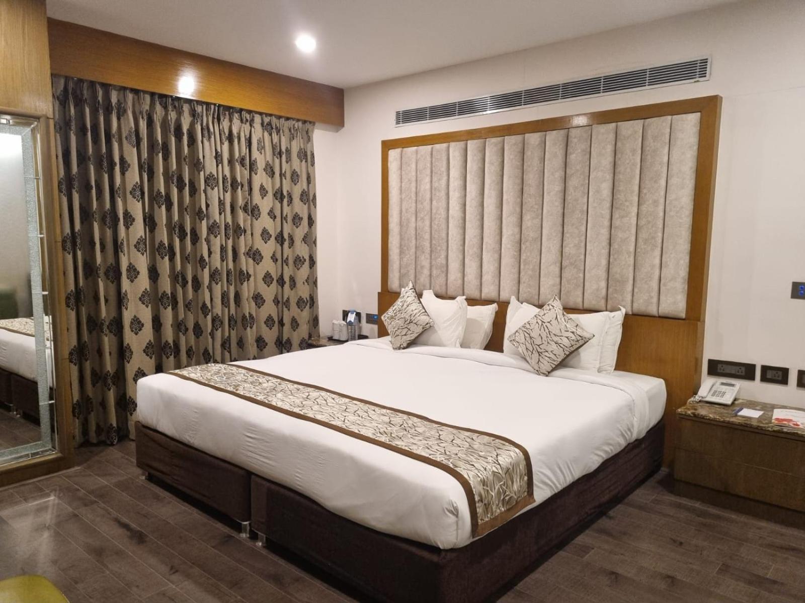 Hotel Benzz Park Chennai Zewnętrze zdjęcie
